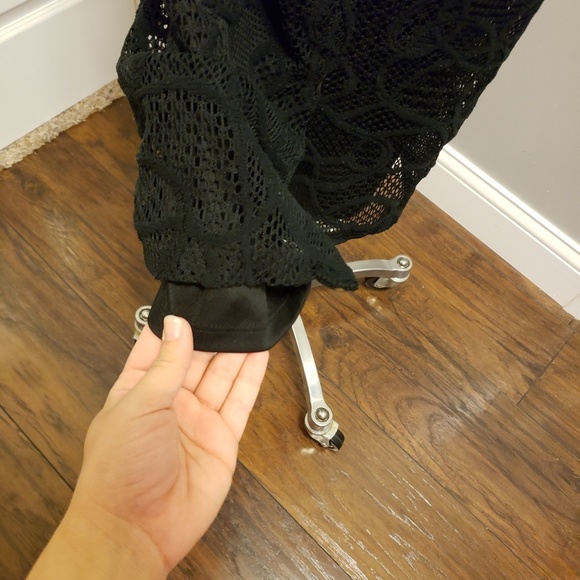 NY&Co black lace skirt w/ white stripes - Picture 4 of 6